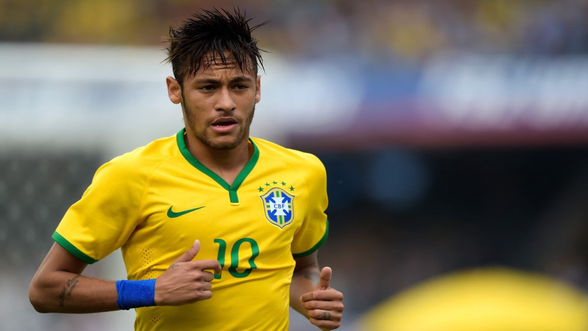 足球场草皮养护技术实现智能调节，足球场的草皮铺设程序